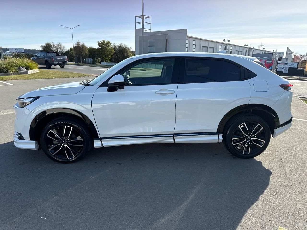 Vehicle image 5