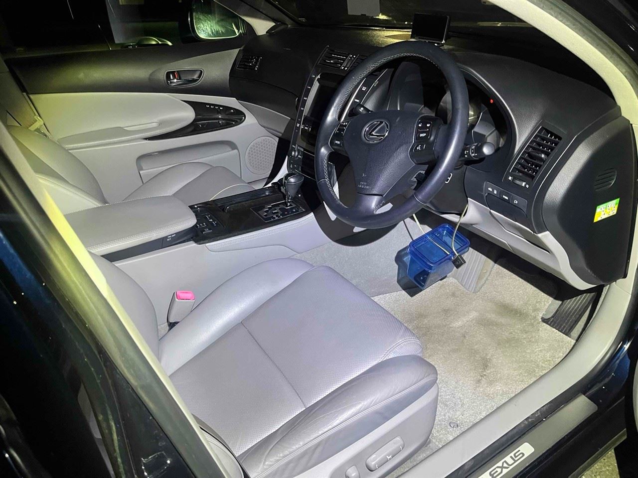 Vehicle image 5