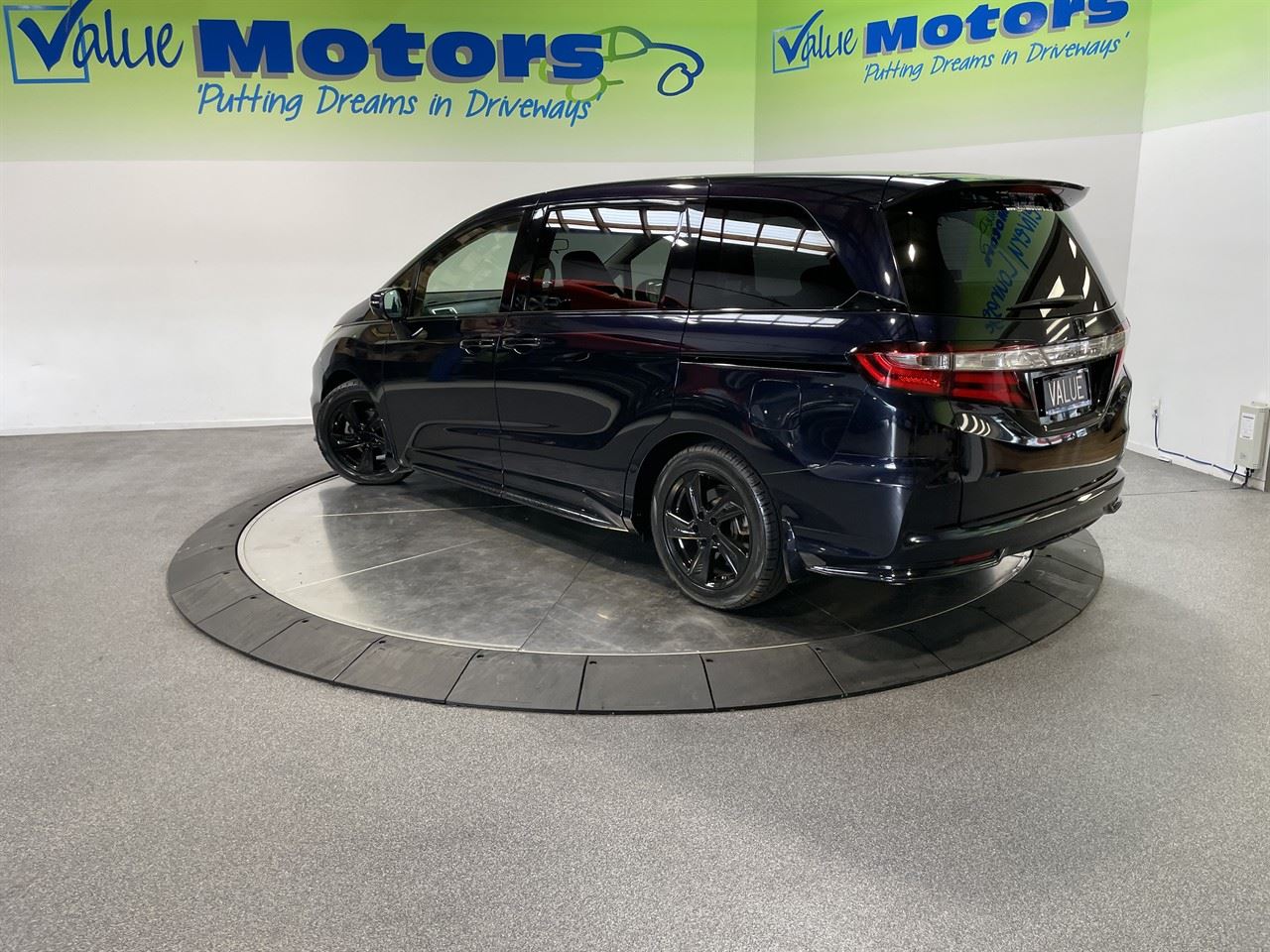 Vehicle image 5