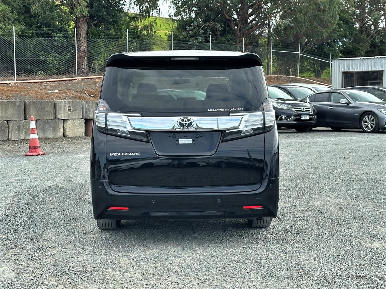 Vehicle image 5