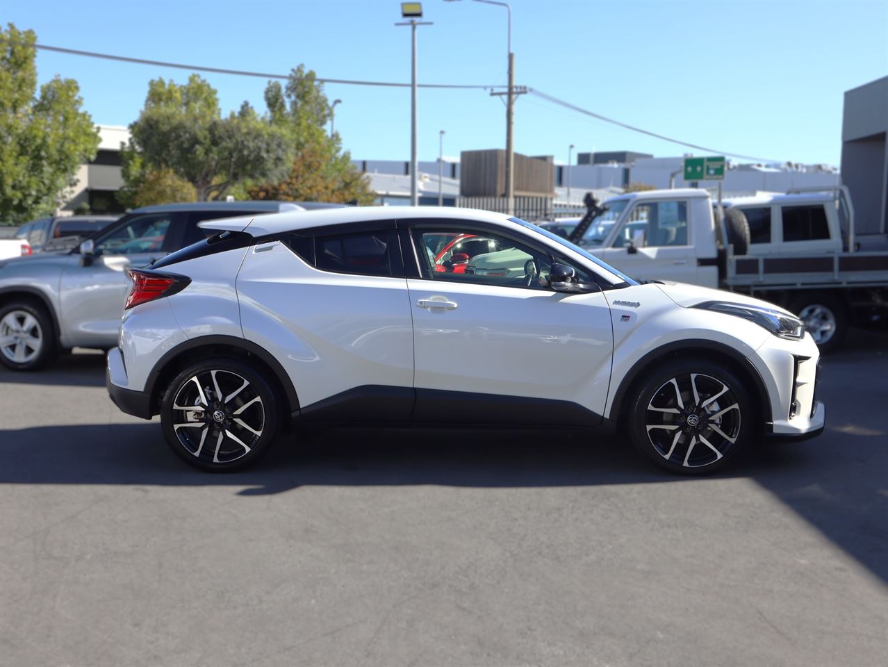 Vehicle image 4