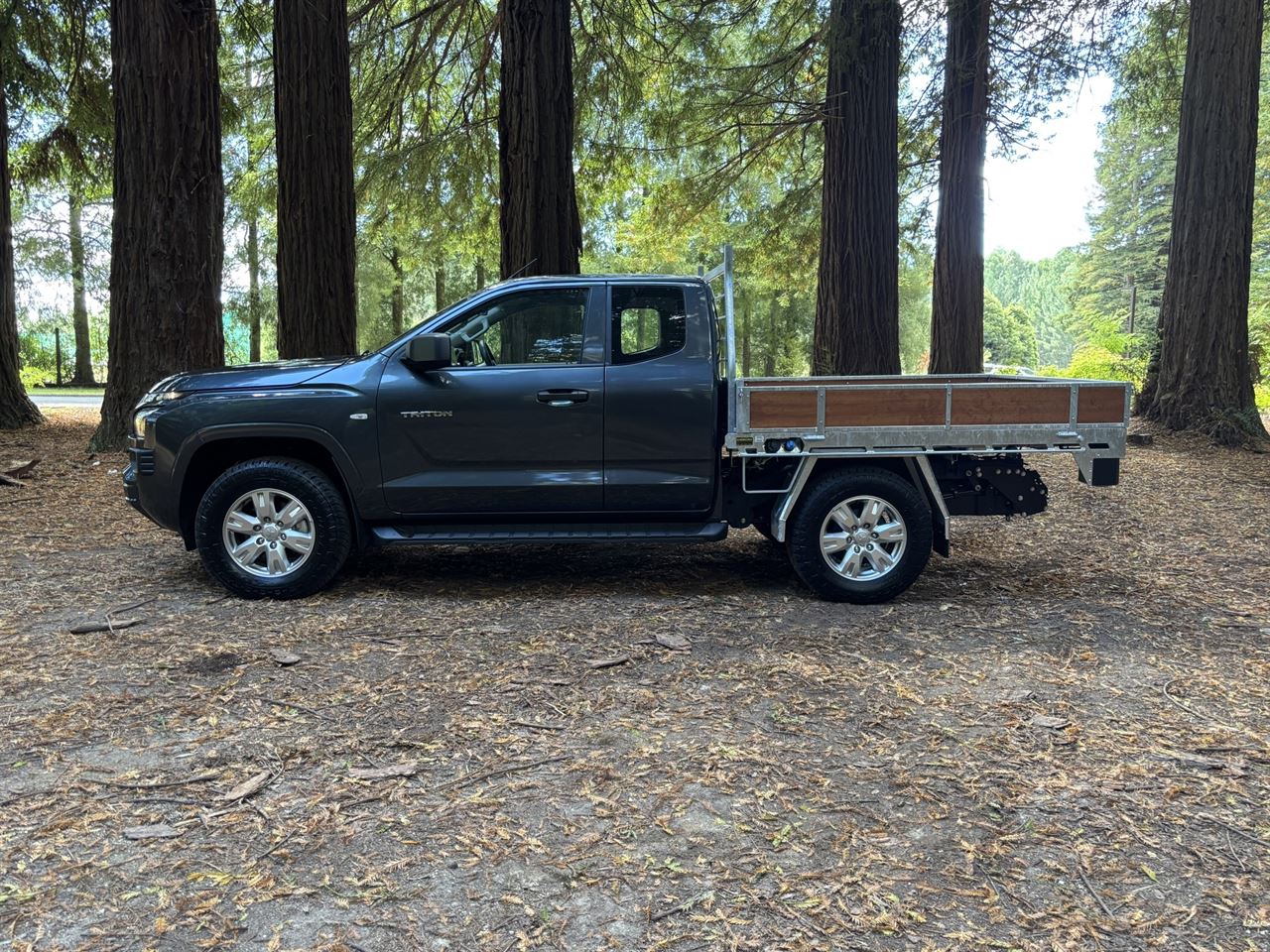 Vehicle image 4