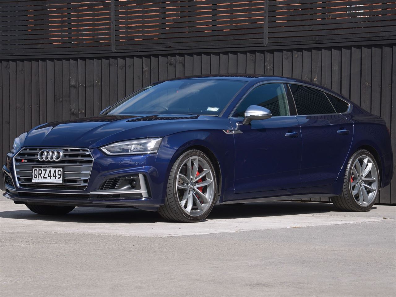 Vehicle image 5