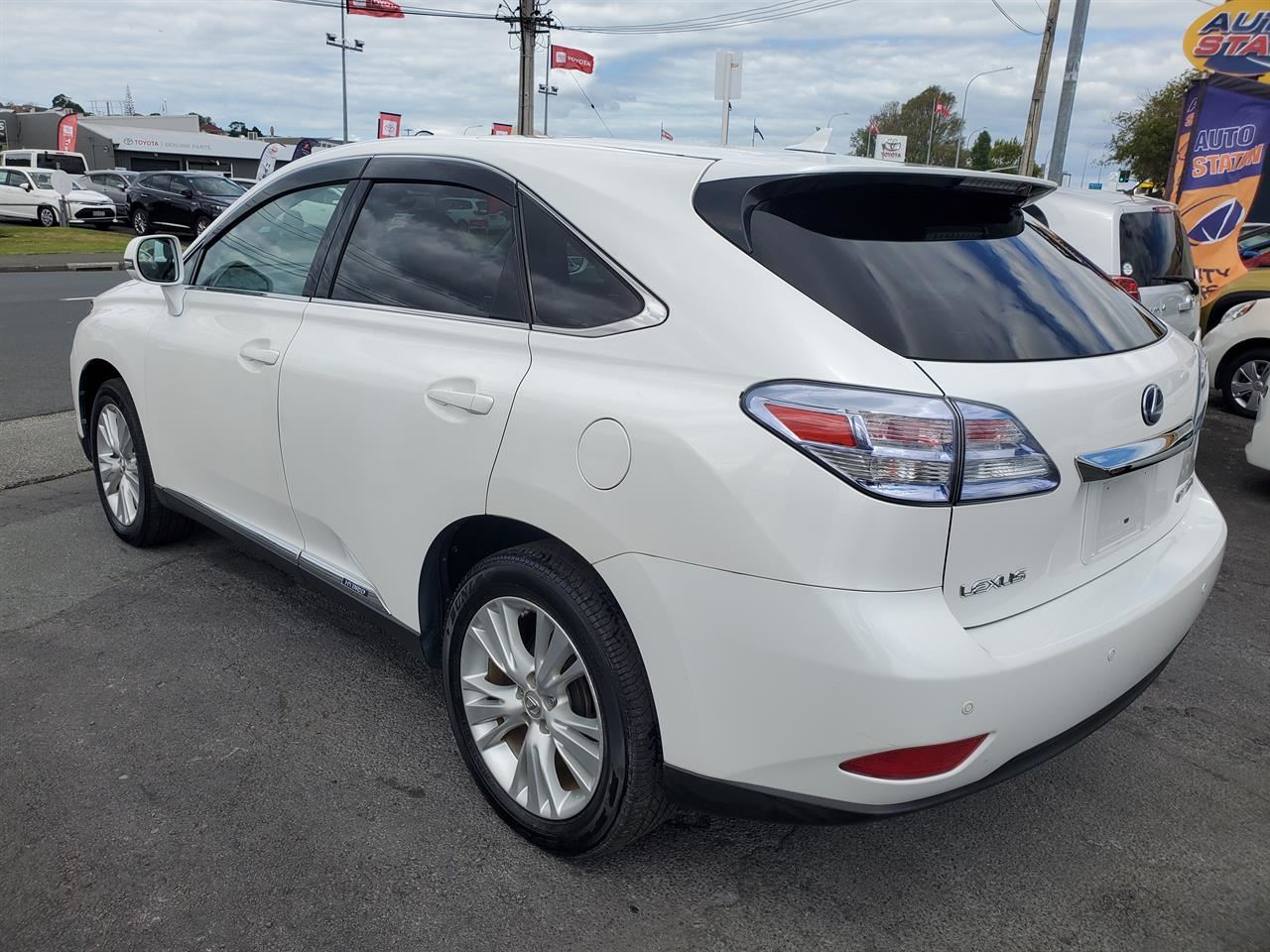 Vehicle image 5