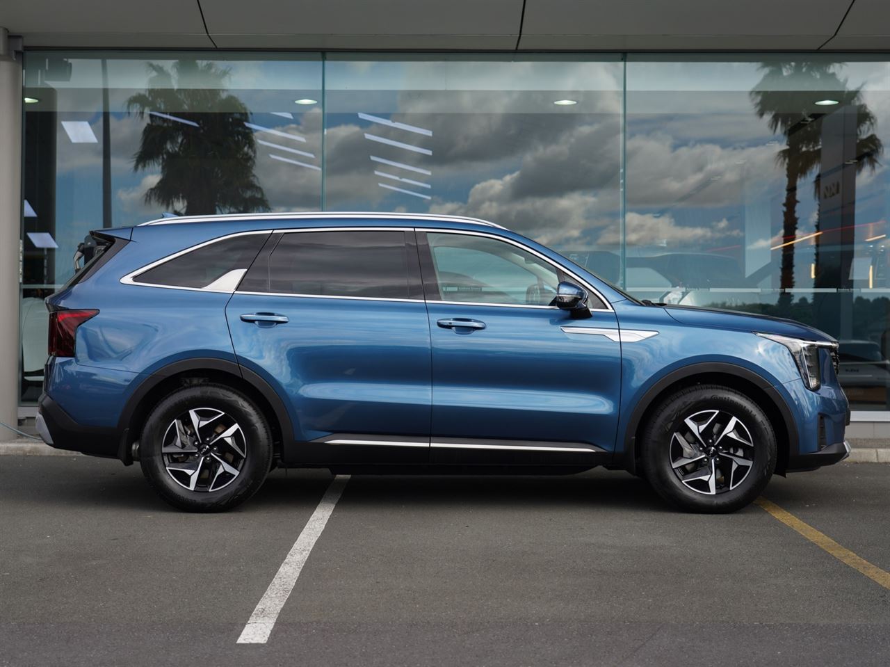 Vehicle image 3