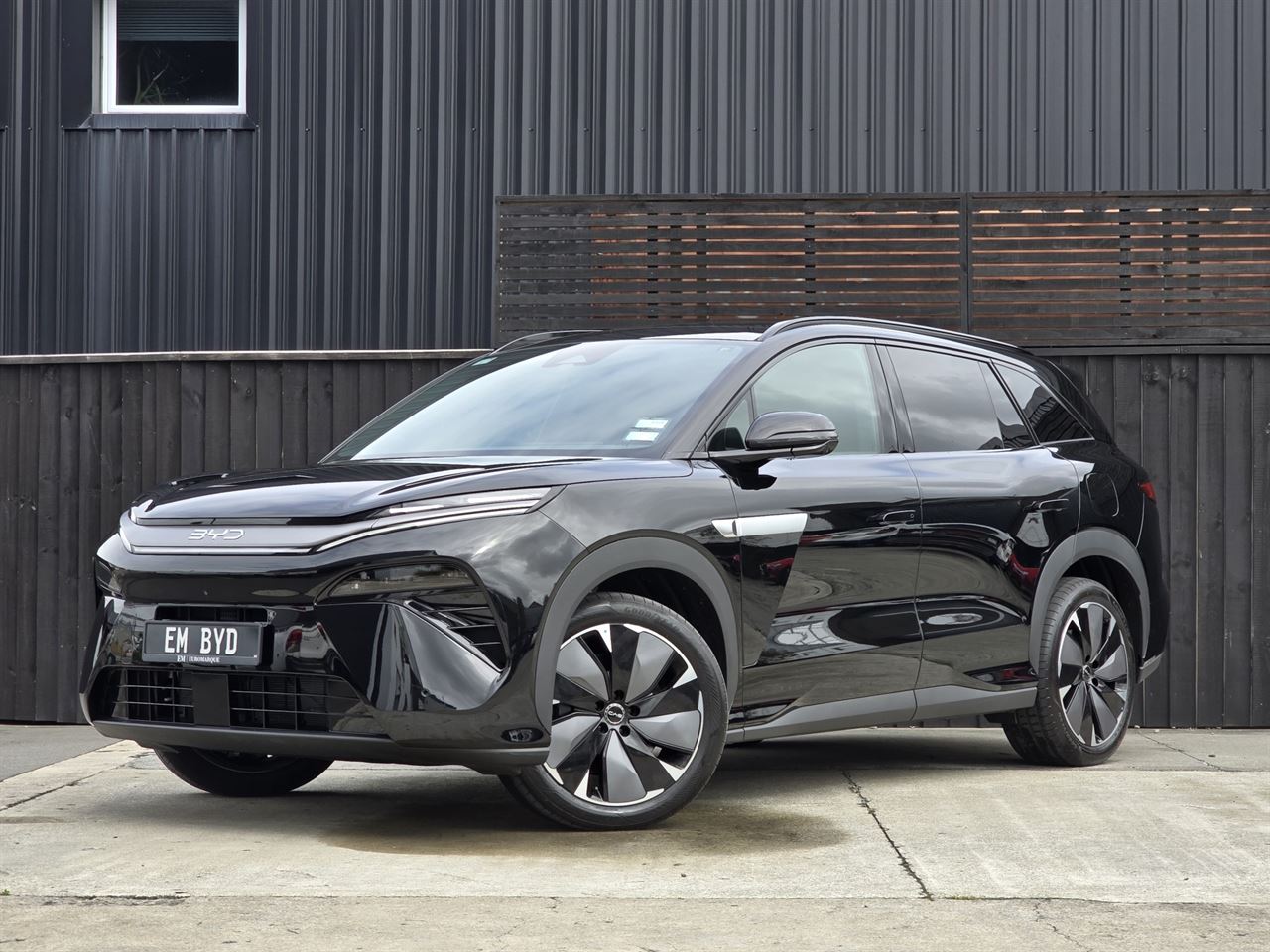 Vehicle image 5