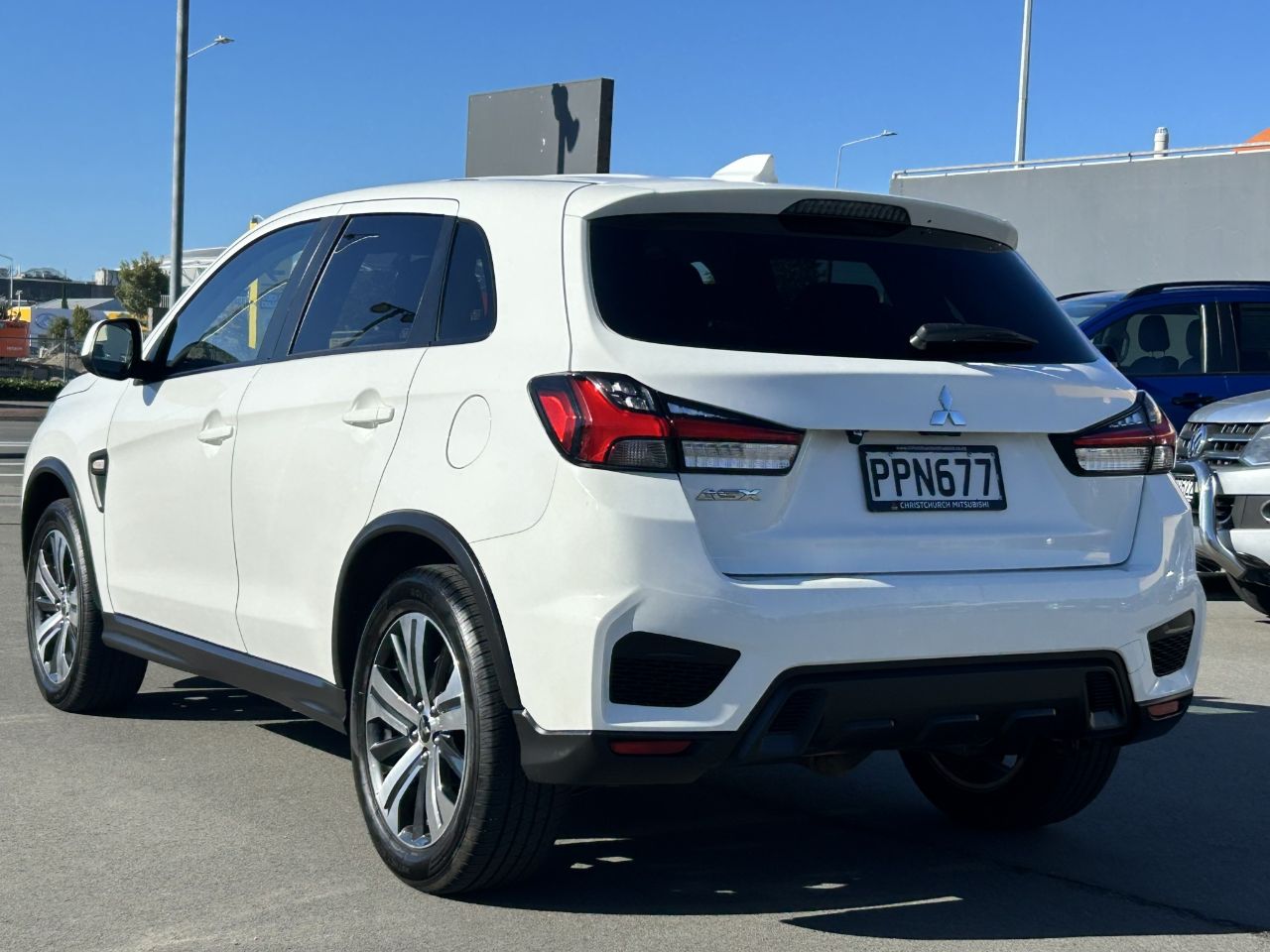 Vehicle image 4