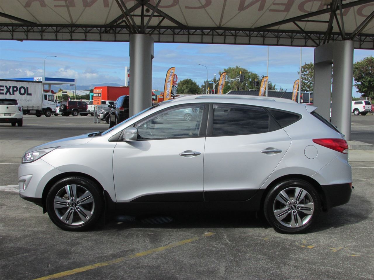 Vehicle image 4