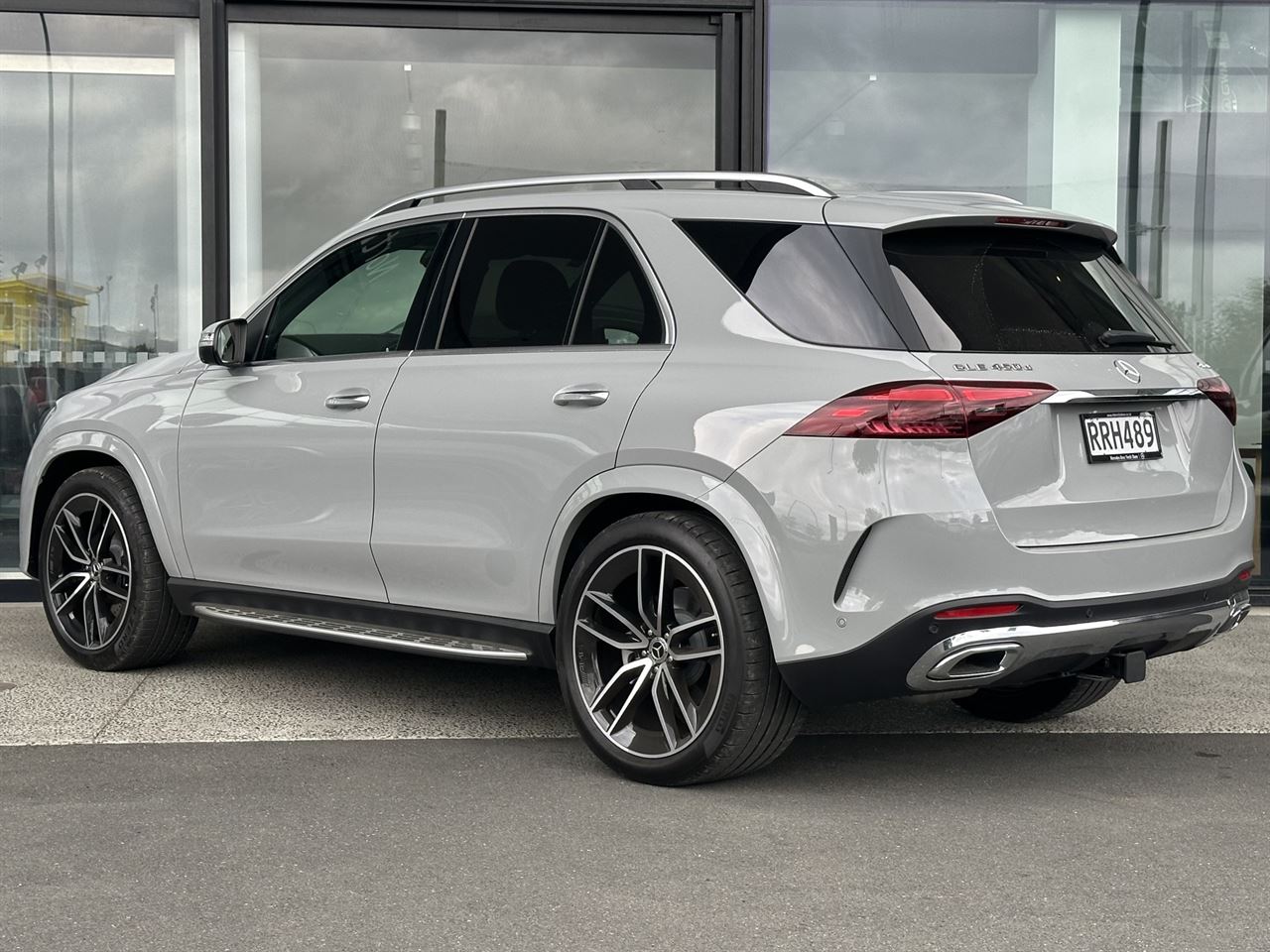 Vehicle image 5