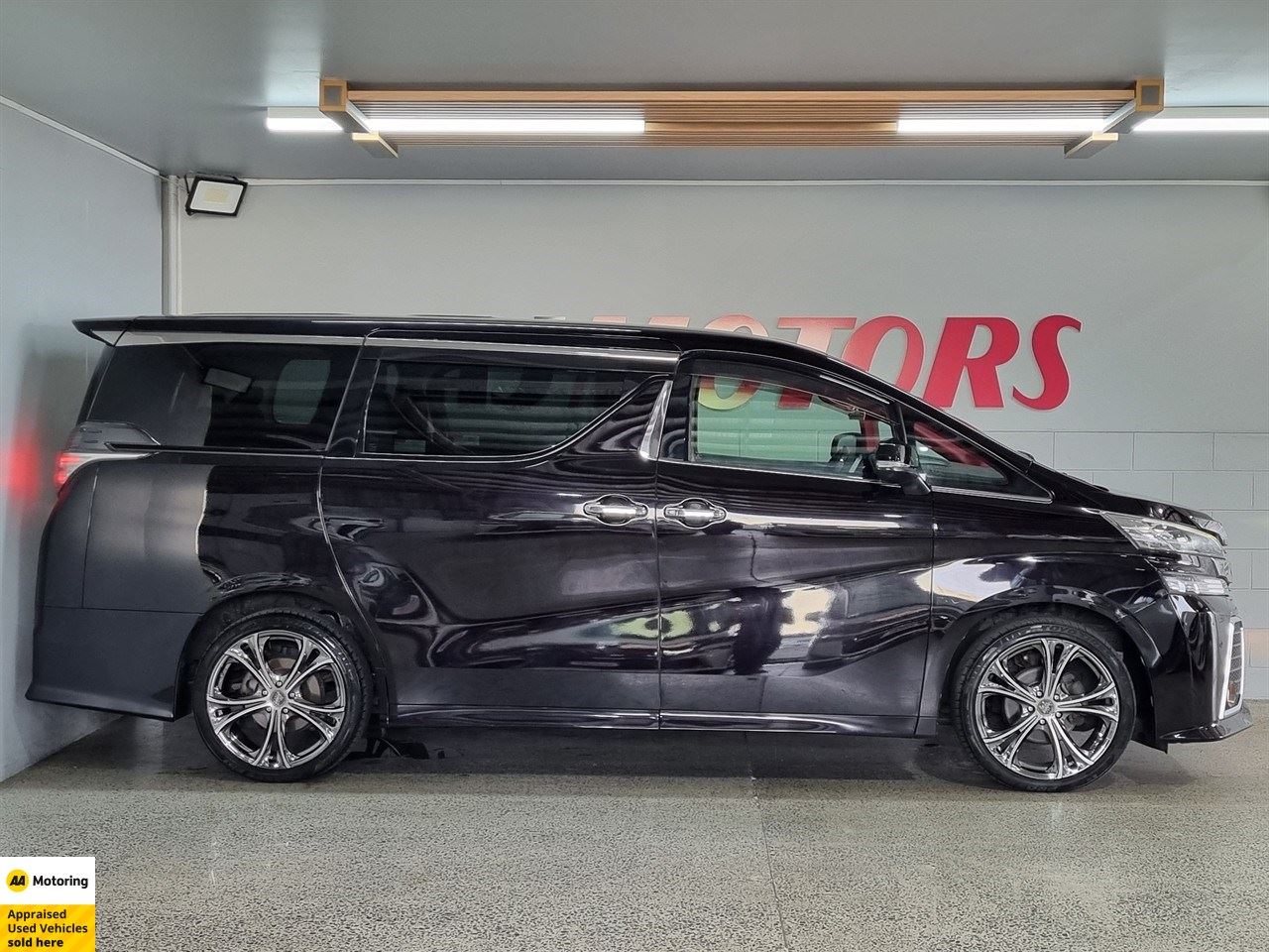 Vehicle image 5