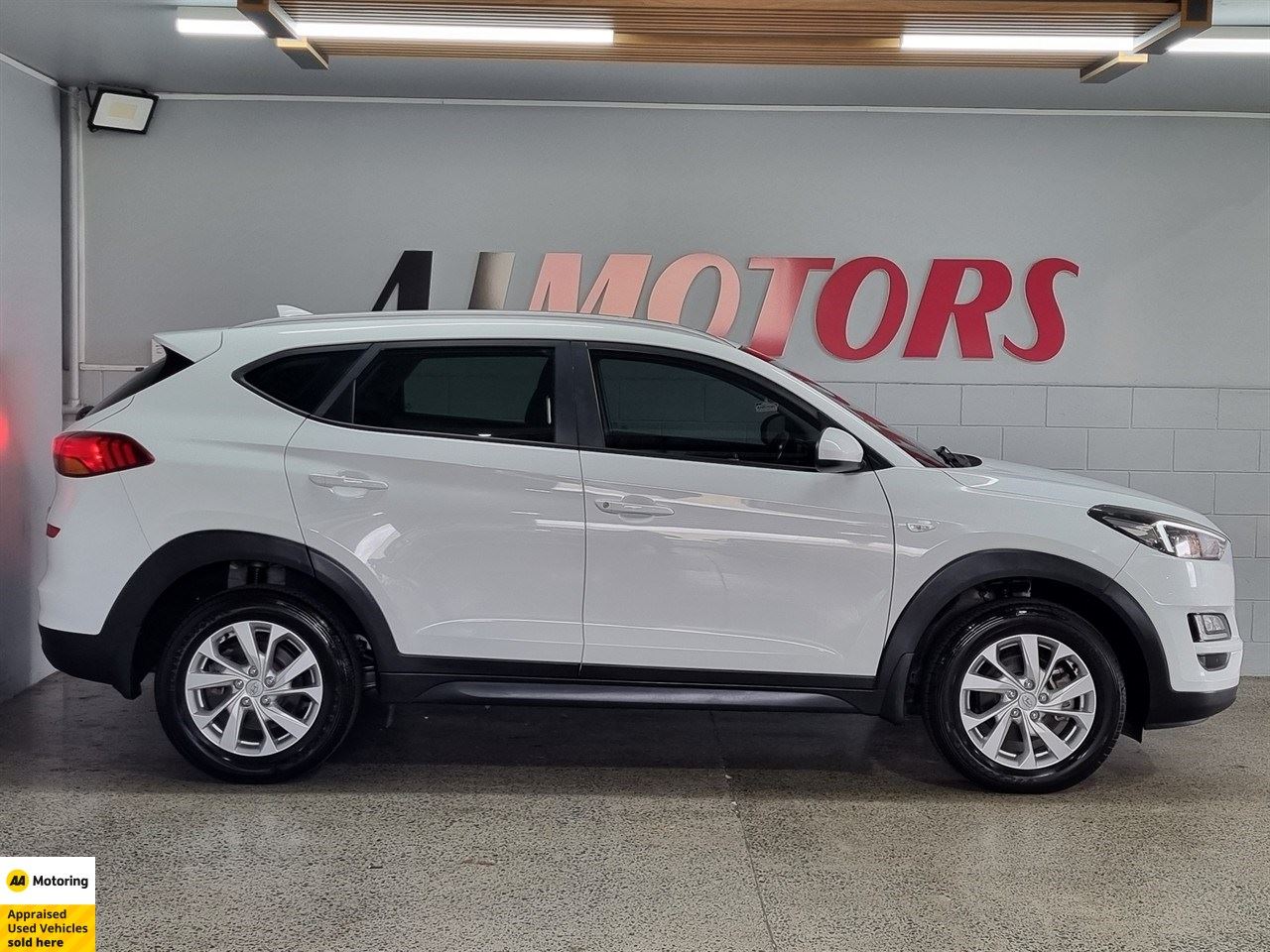 Vehicle image 5