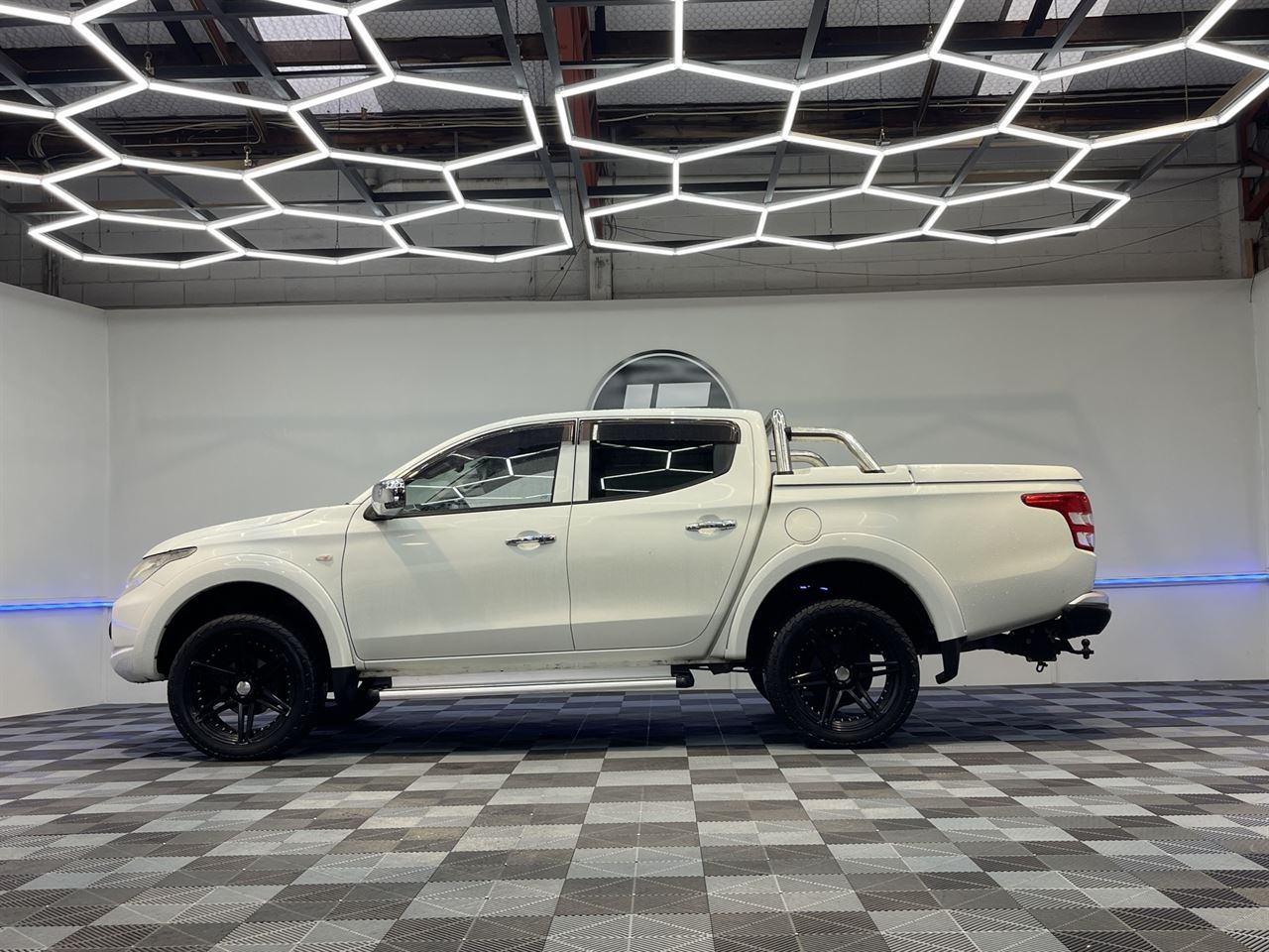 Vehicle image 5