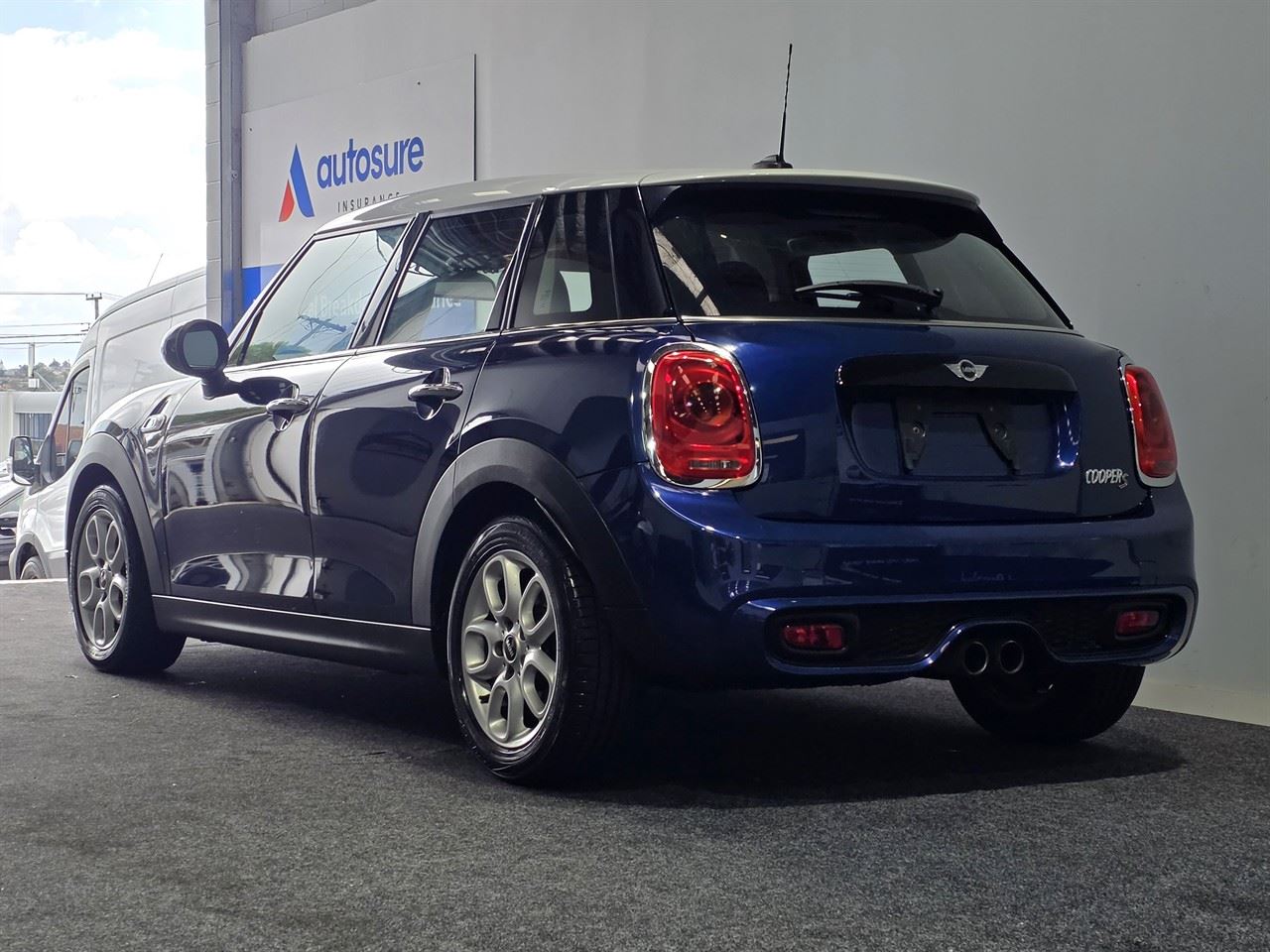 Vehicle image 5