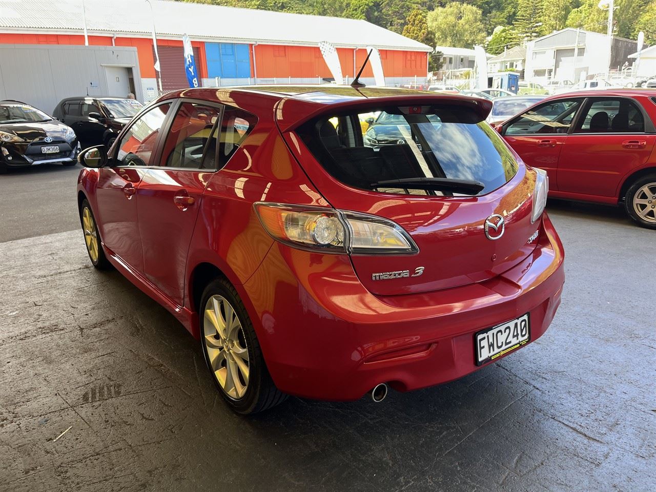 Vehicle image 4