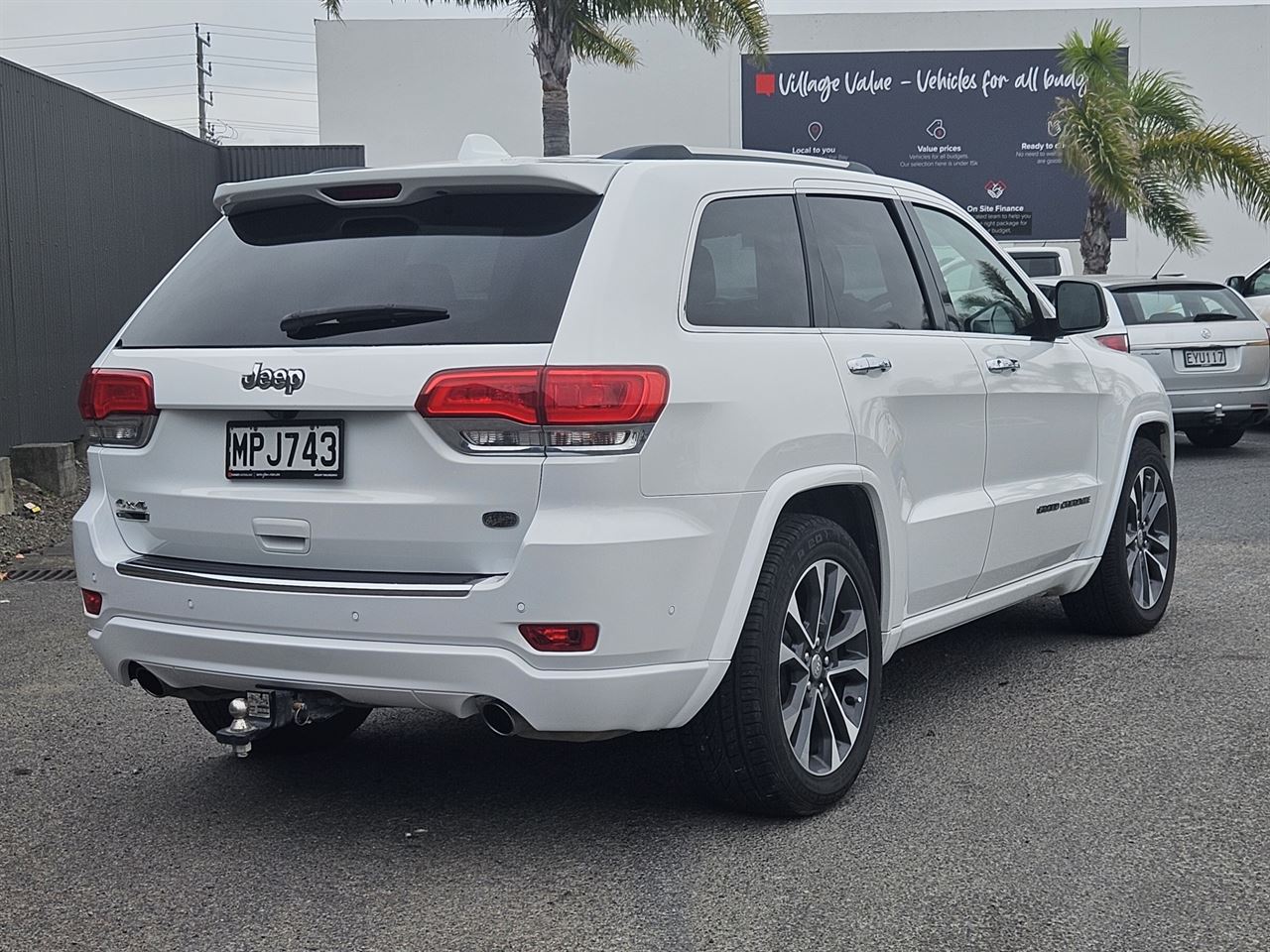Vehicle image 5