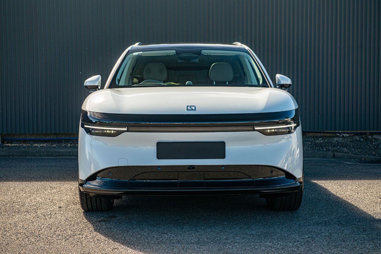 Vehicle image 3