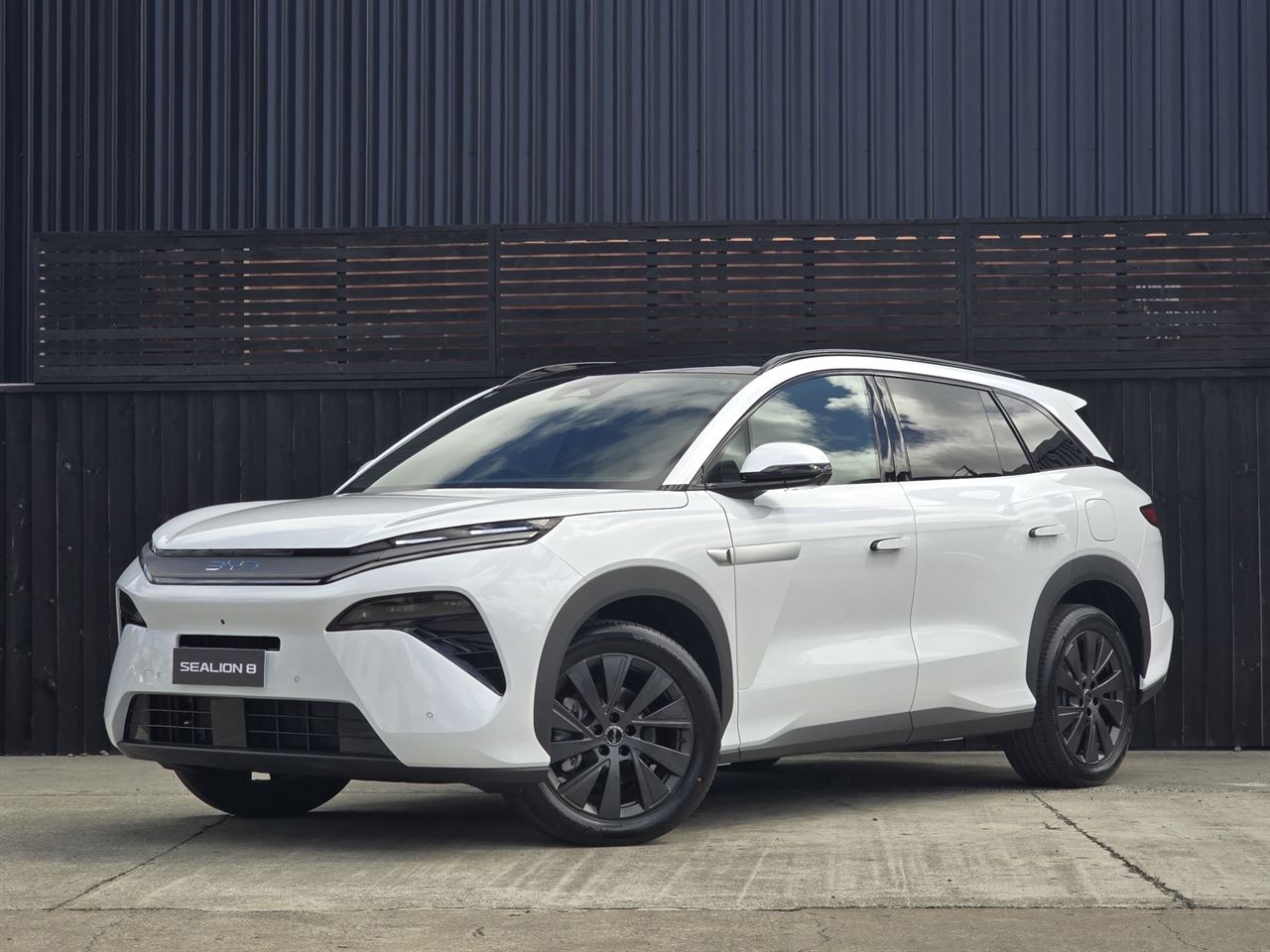 Vehicle image 5