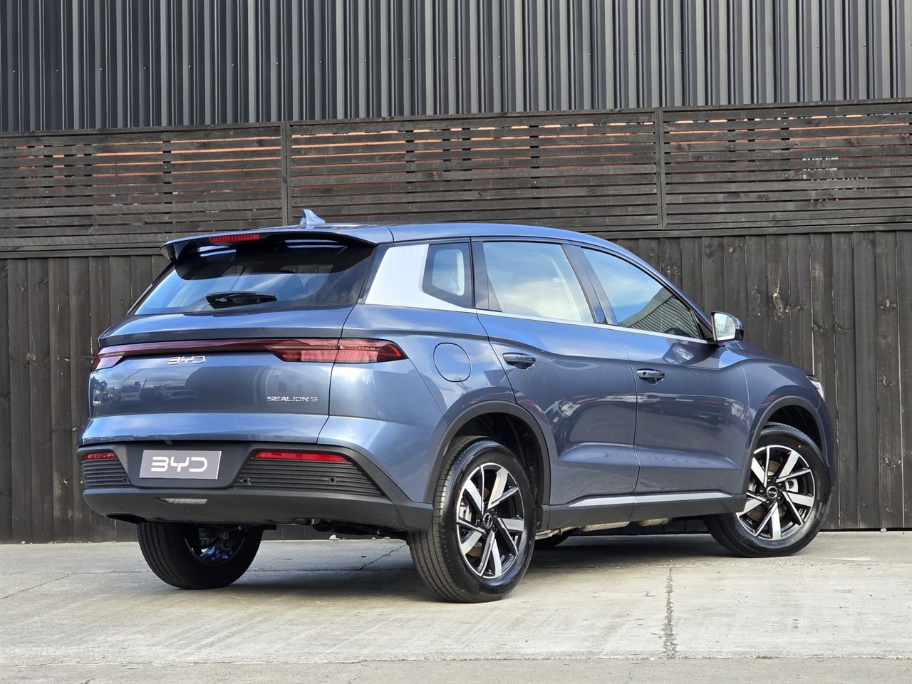 Vehicle image 3