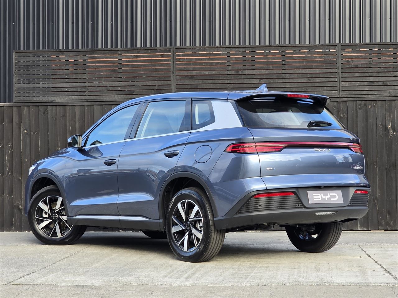 Vehicle image 4