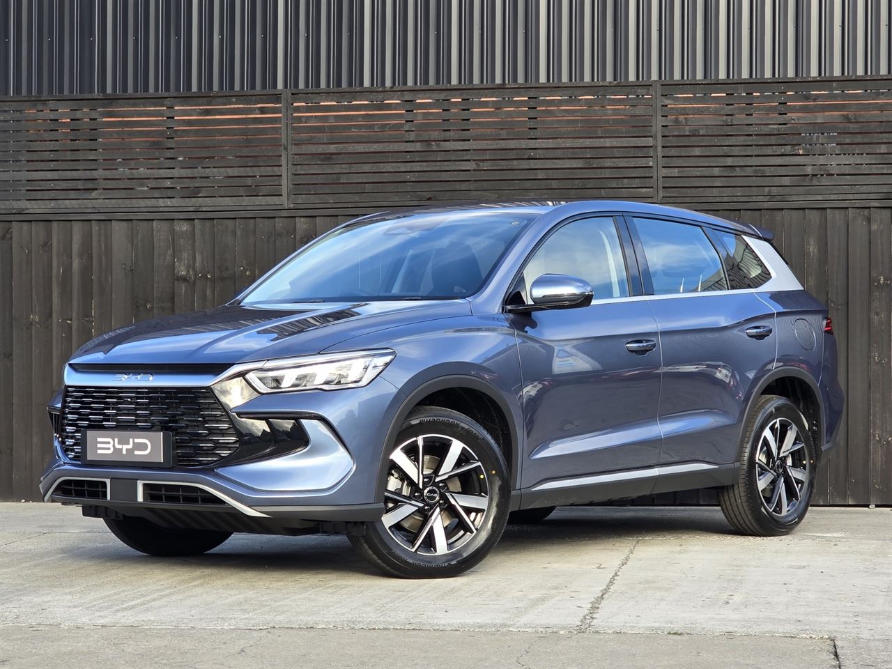 Vehicle image 5