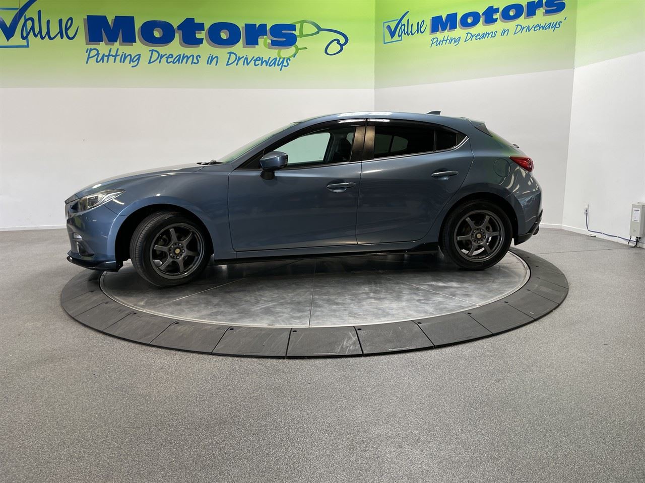 Vehicle image 4