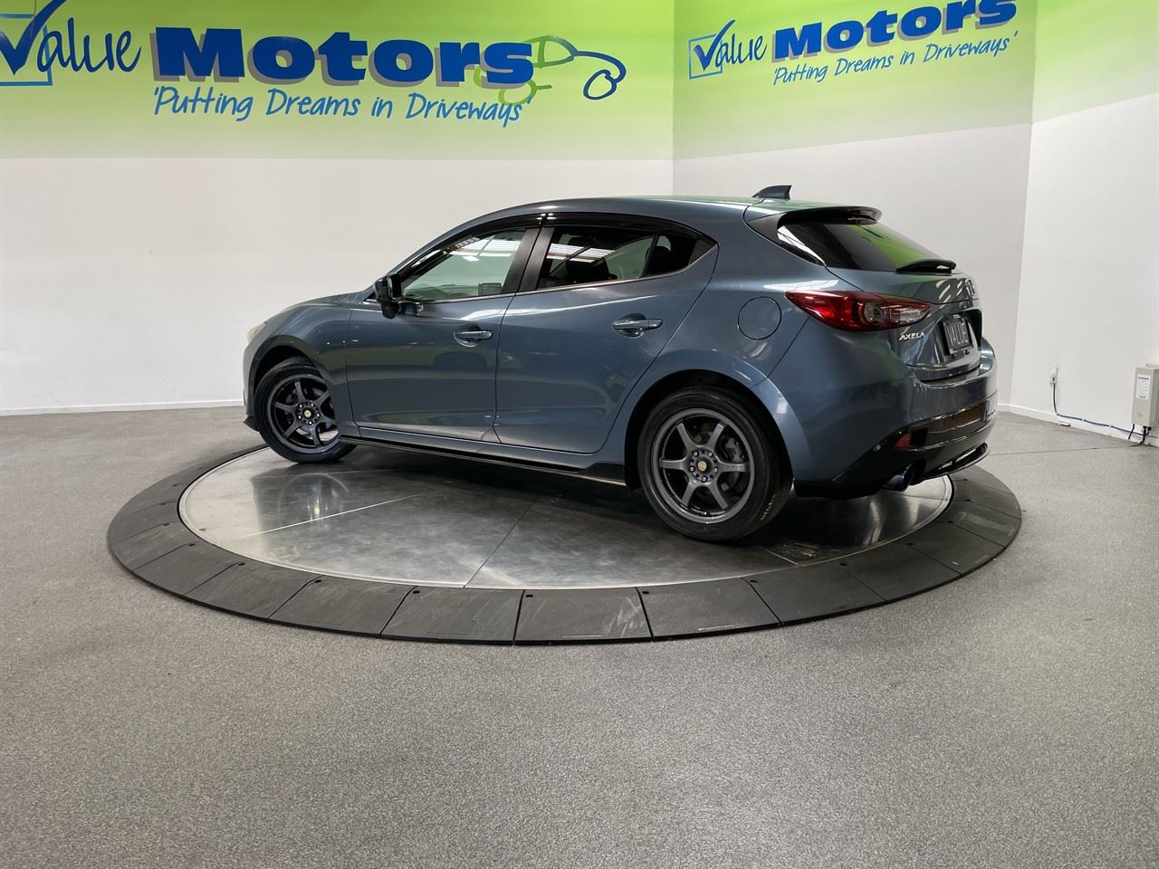 Vehicle image 5