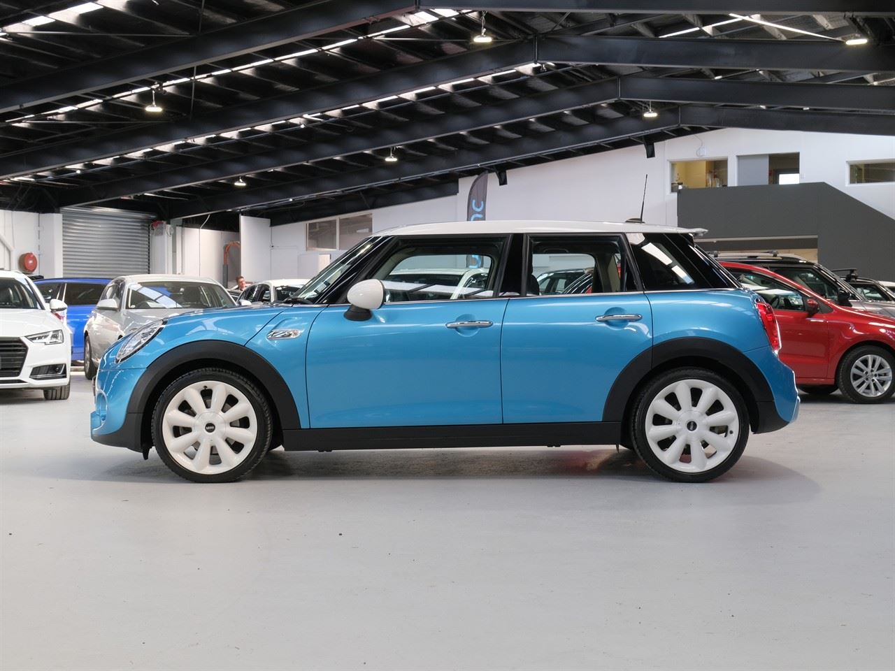 Vehicle image 5