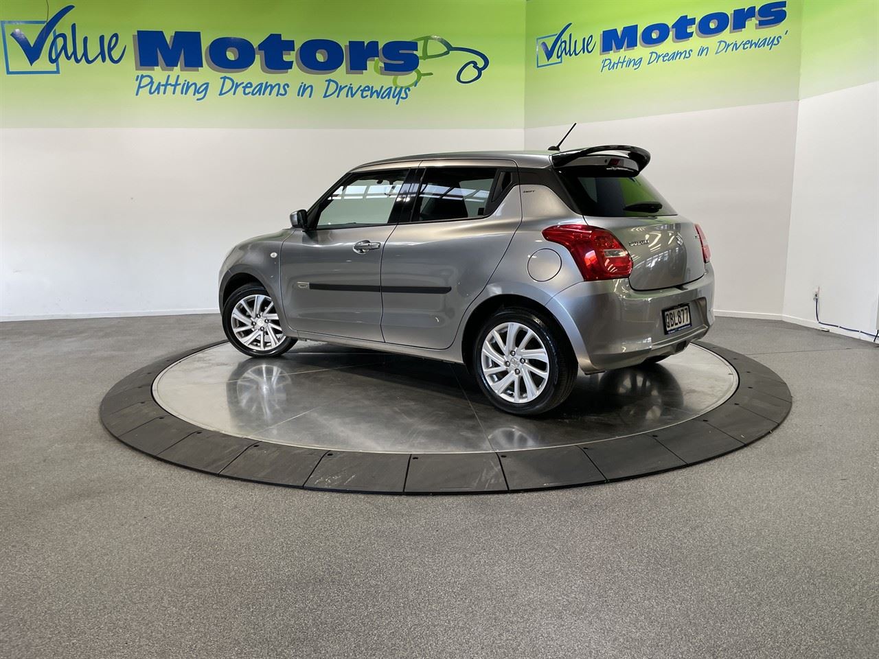 Vehicle image 5