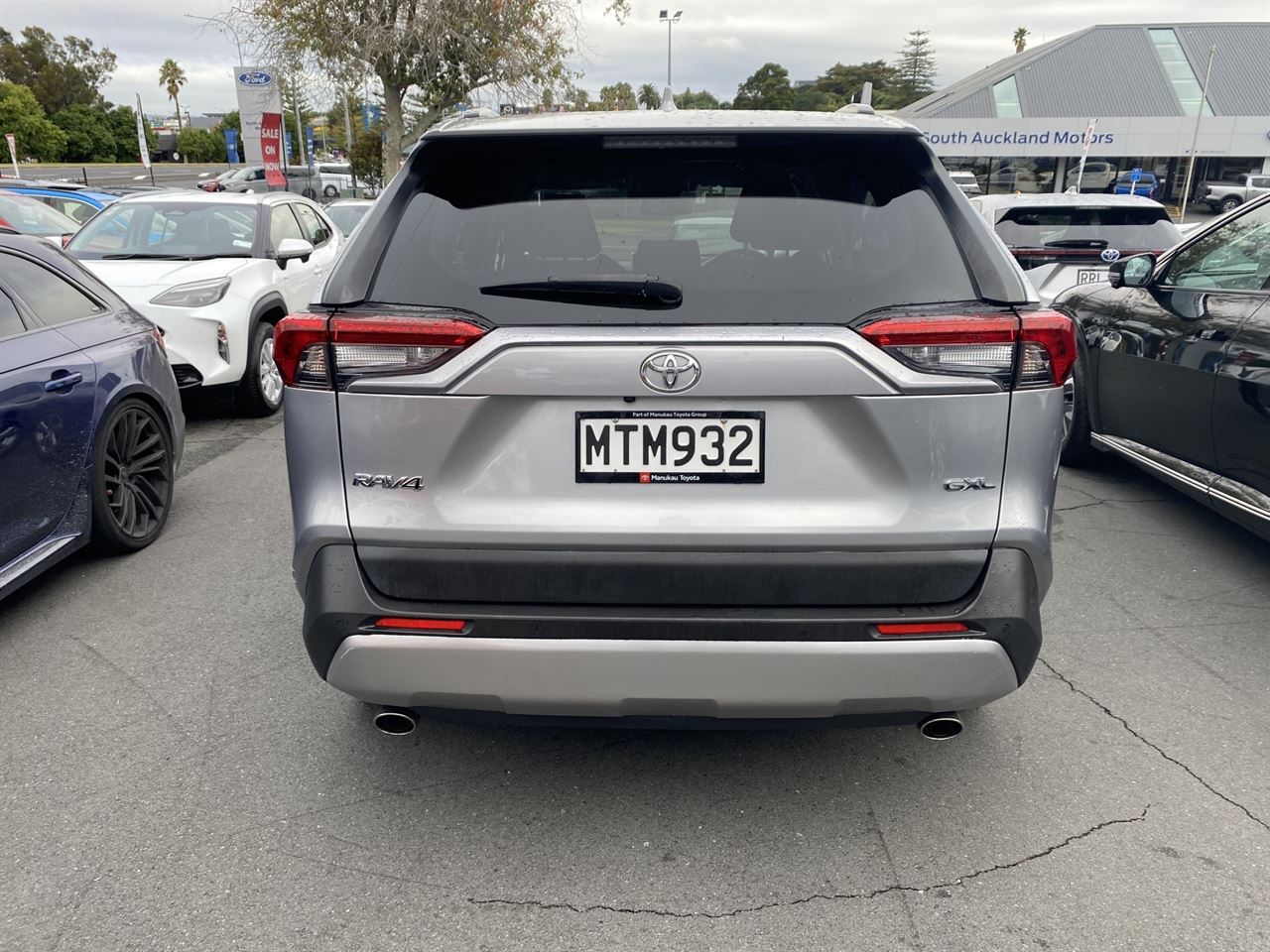 Vehicle image 3