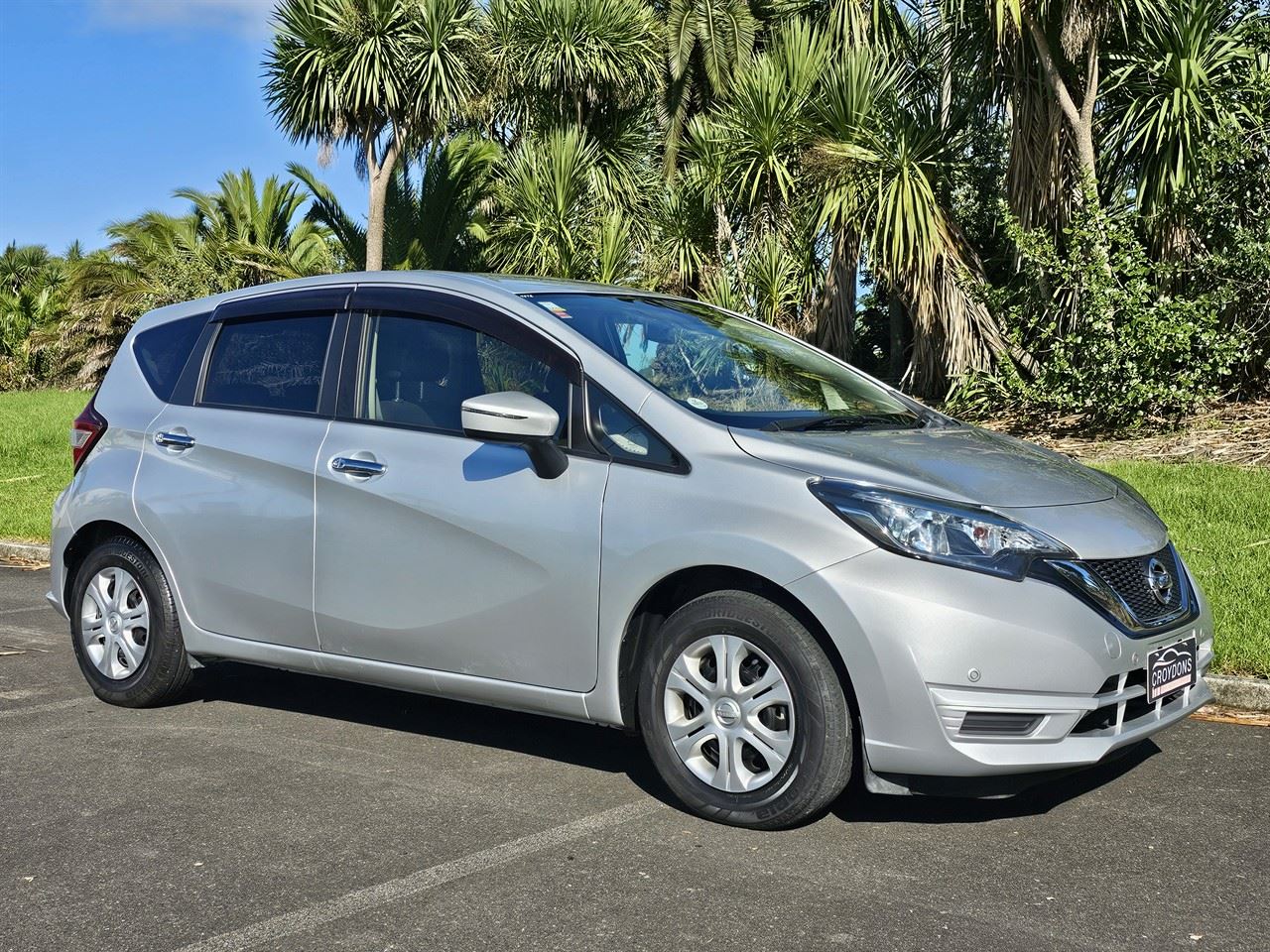 Vehicle image 5