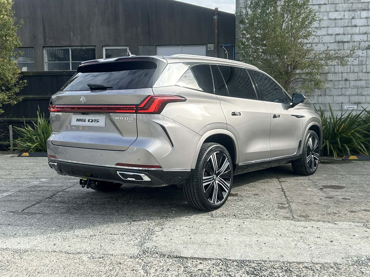 Vehicle image 4