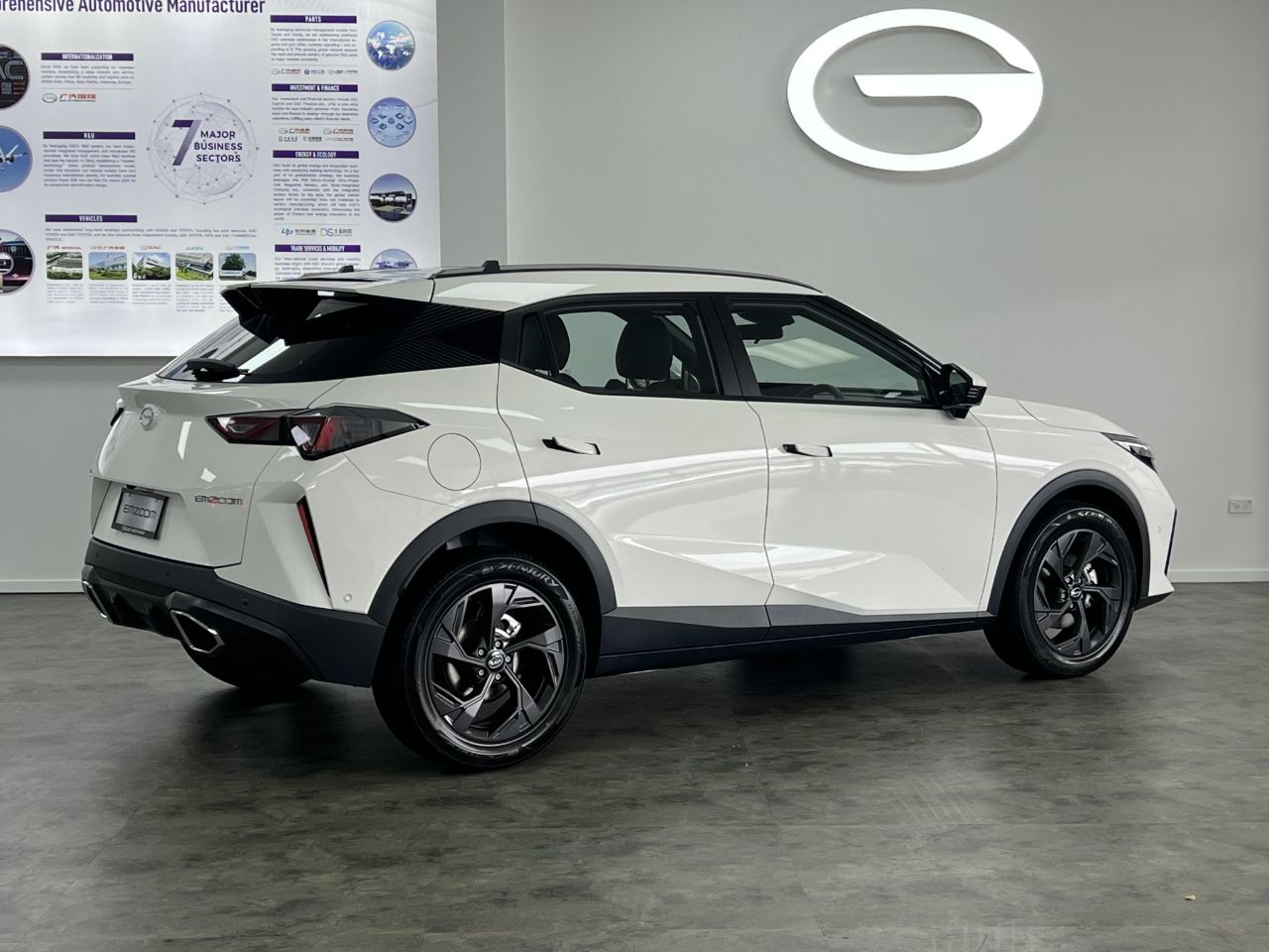 Vehicle image 4