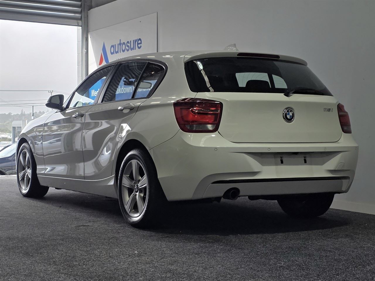 Vehicle image 5