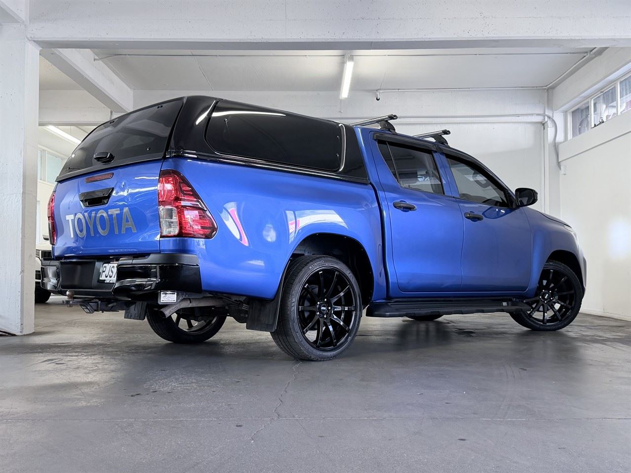 Vehicle image 3