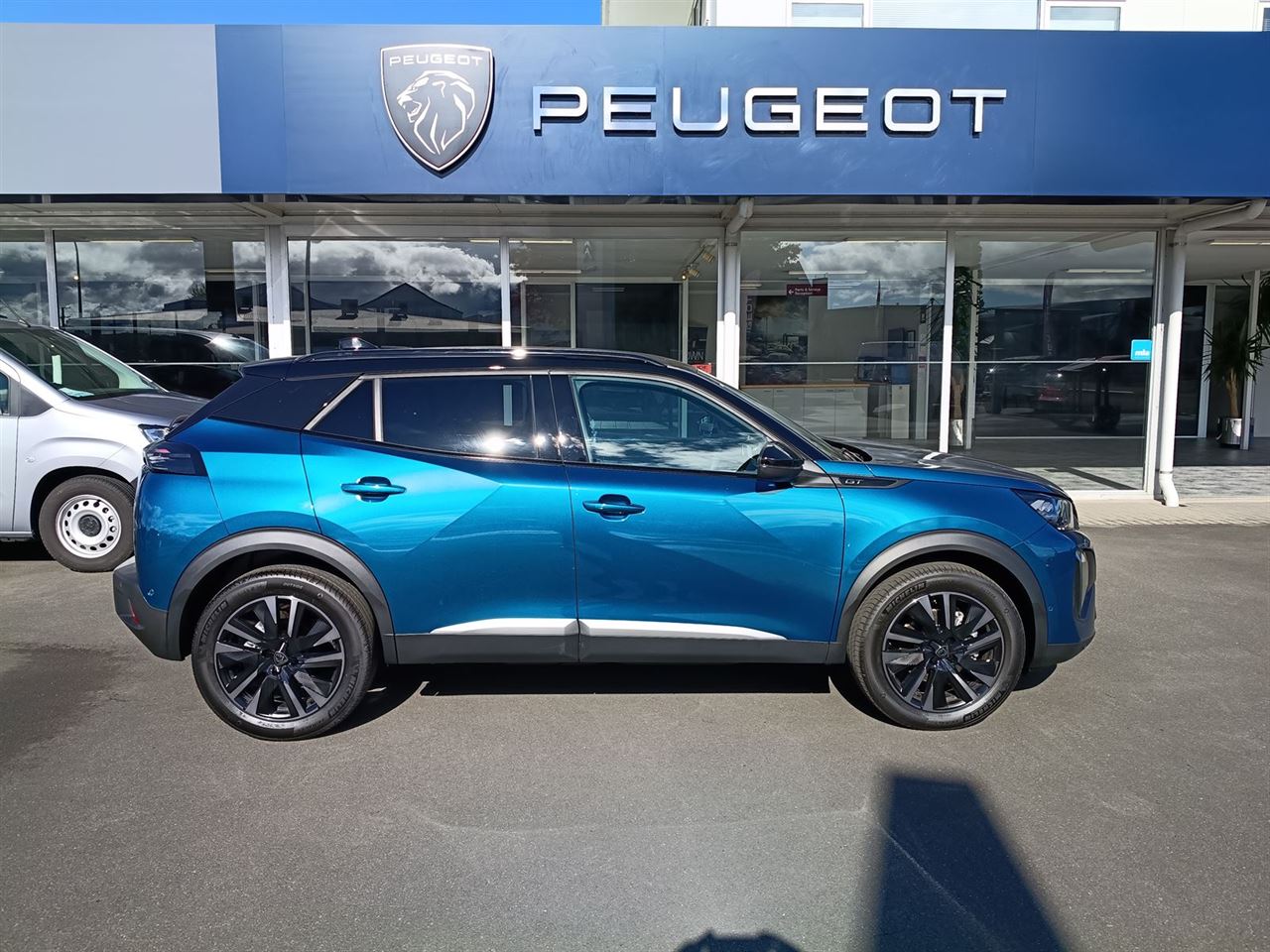 Vehicle image 5