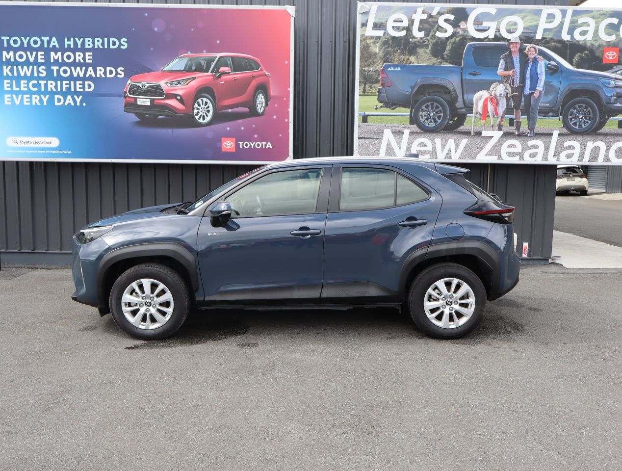 Vehicle image 4