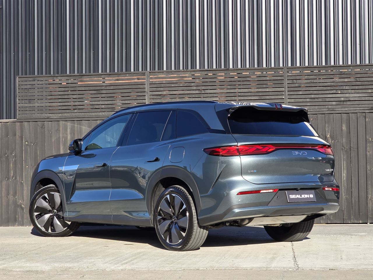 Vehicle image 4