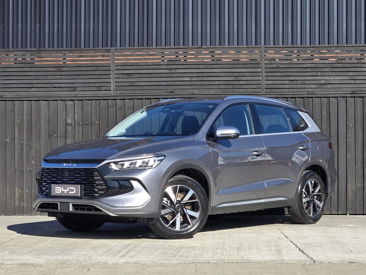 Vehicle image 5