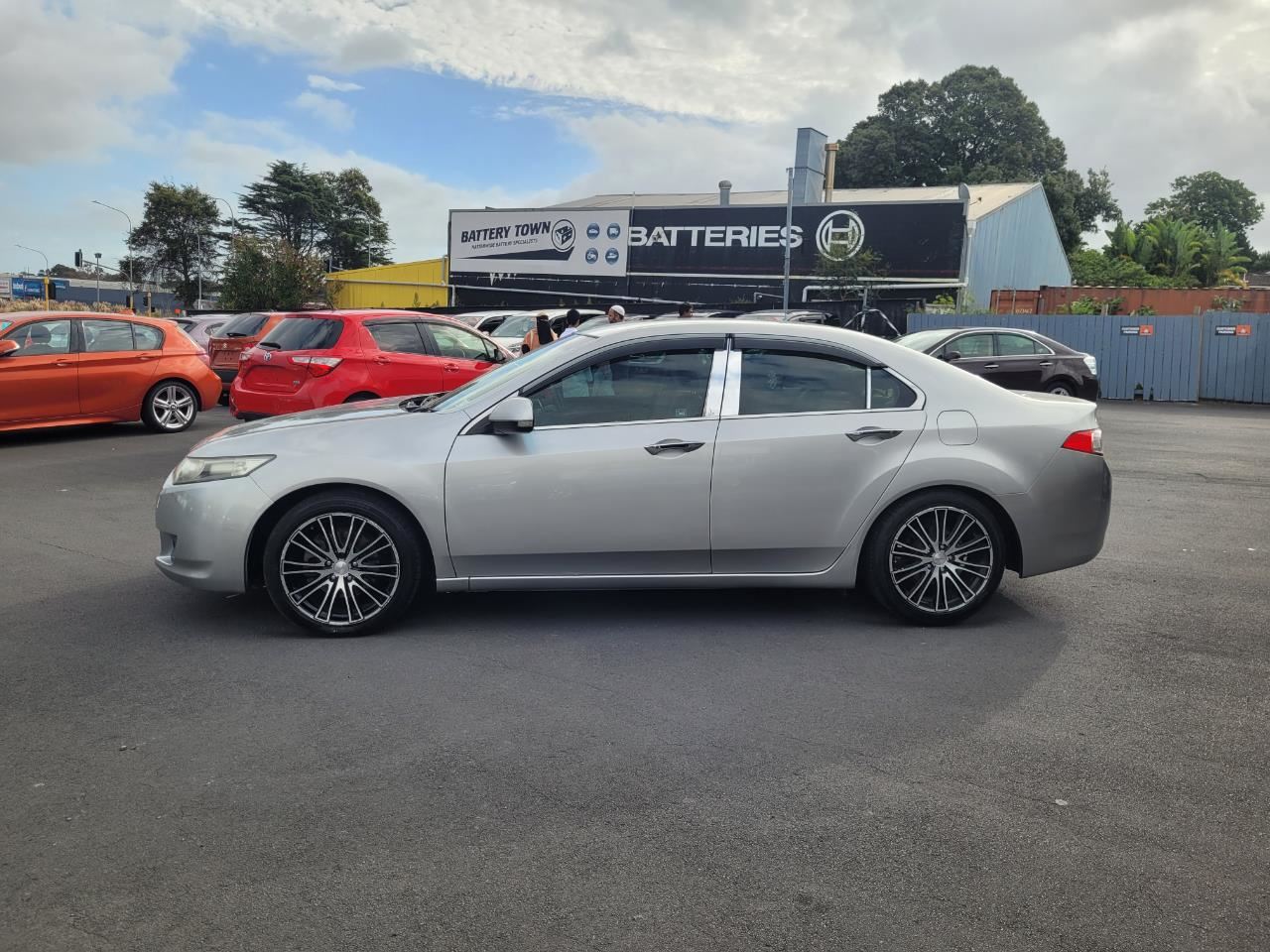Vehicle image 5