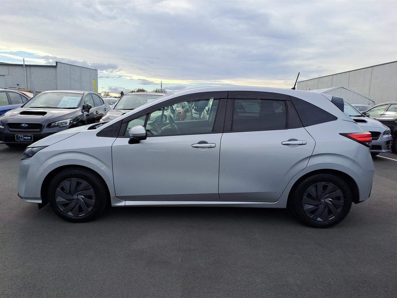 Vehicle image 4