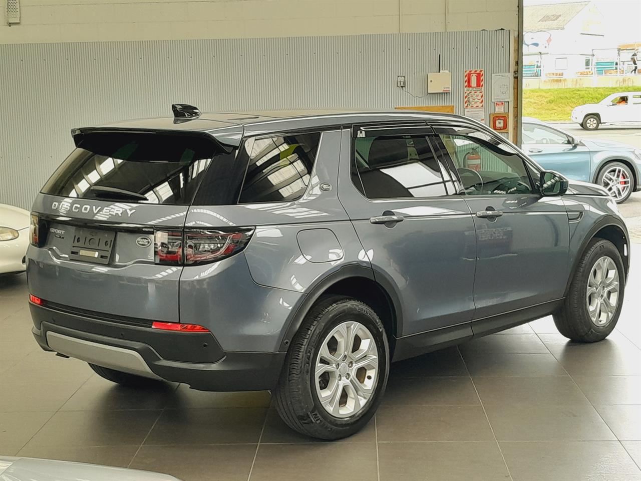 Vehicle image 4