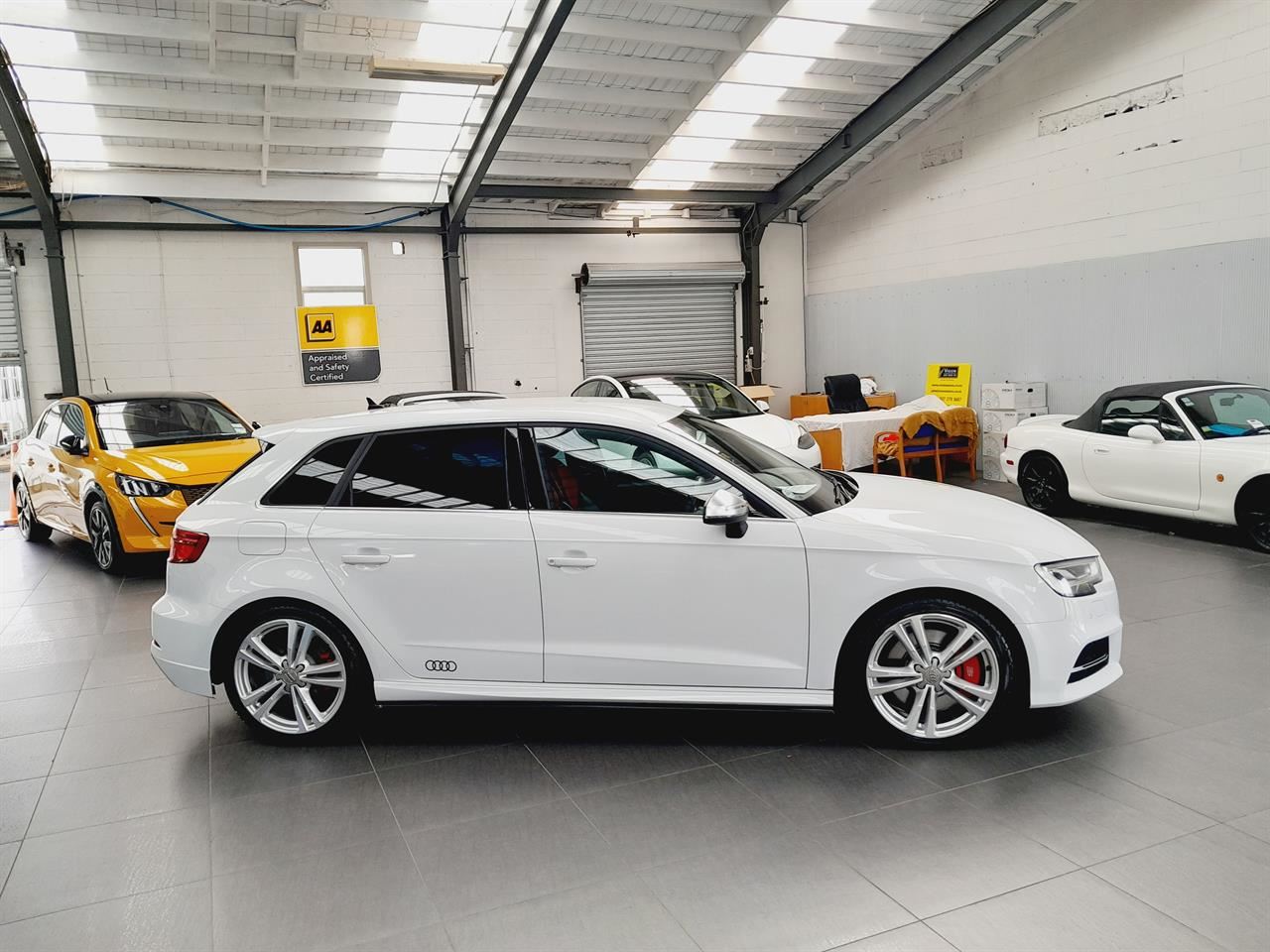Vehicle image 3