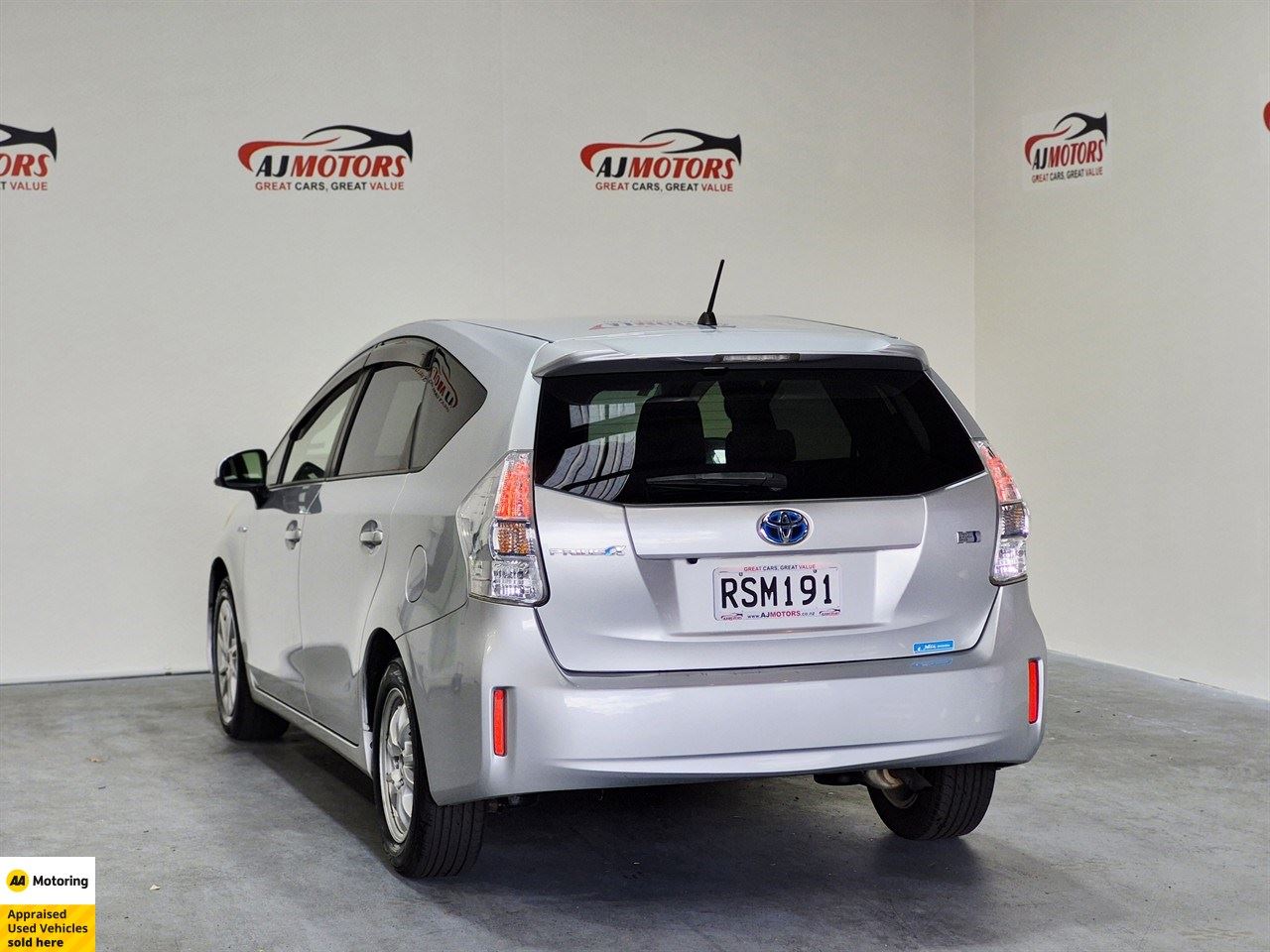 Vehicle image 5