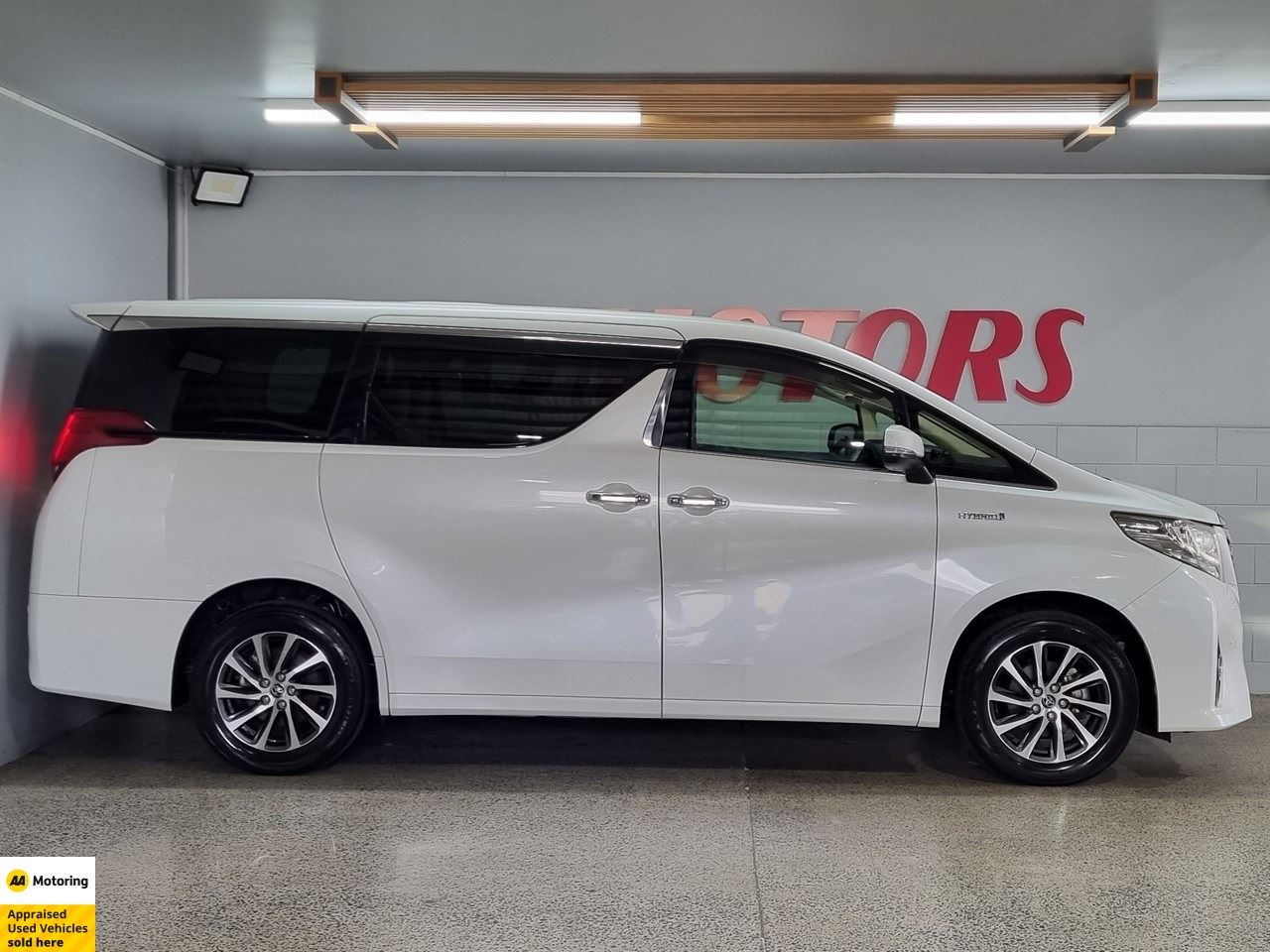 Vehicle image 5