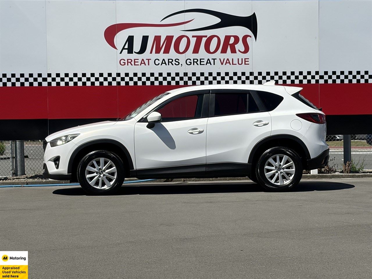 Vehicle image 5