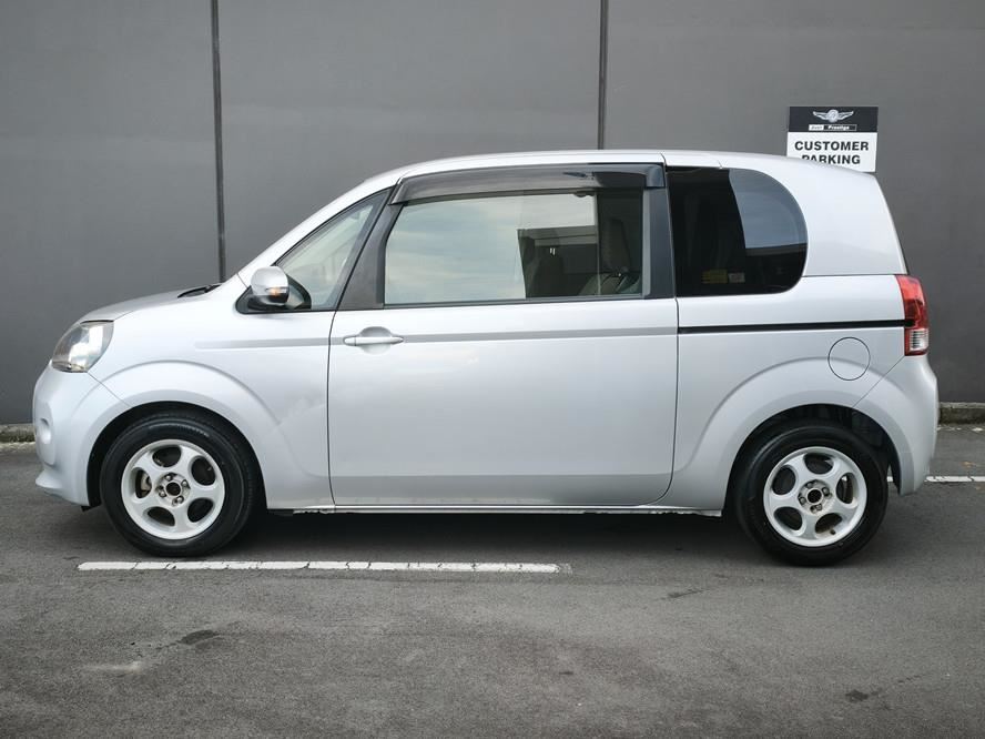 Vehicle image 4