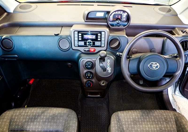 Vehicle image 4