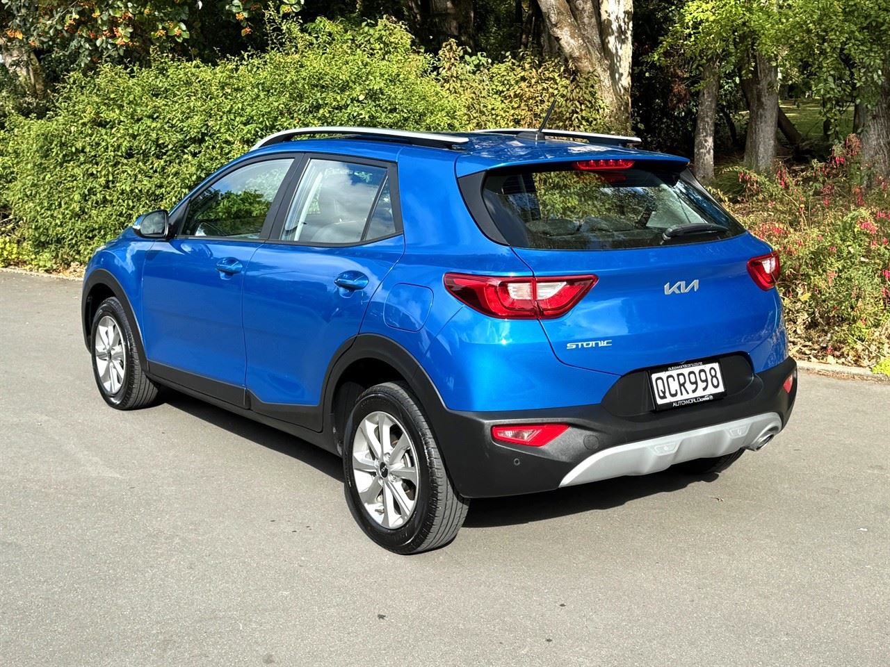 Vehicle image 5