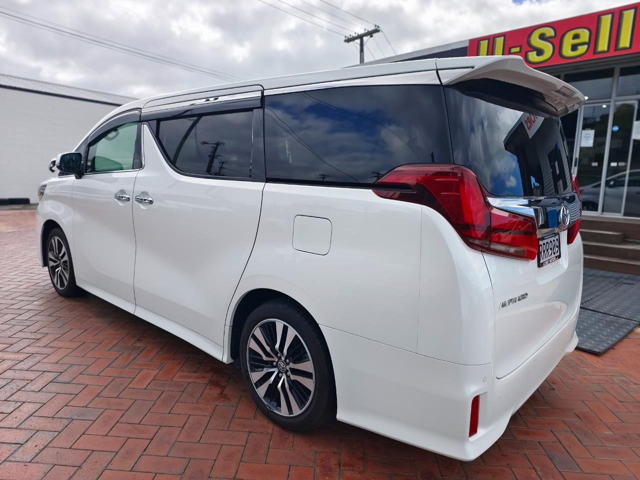 Vehicle image 5