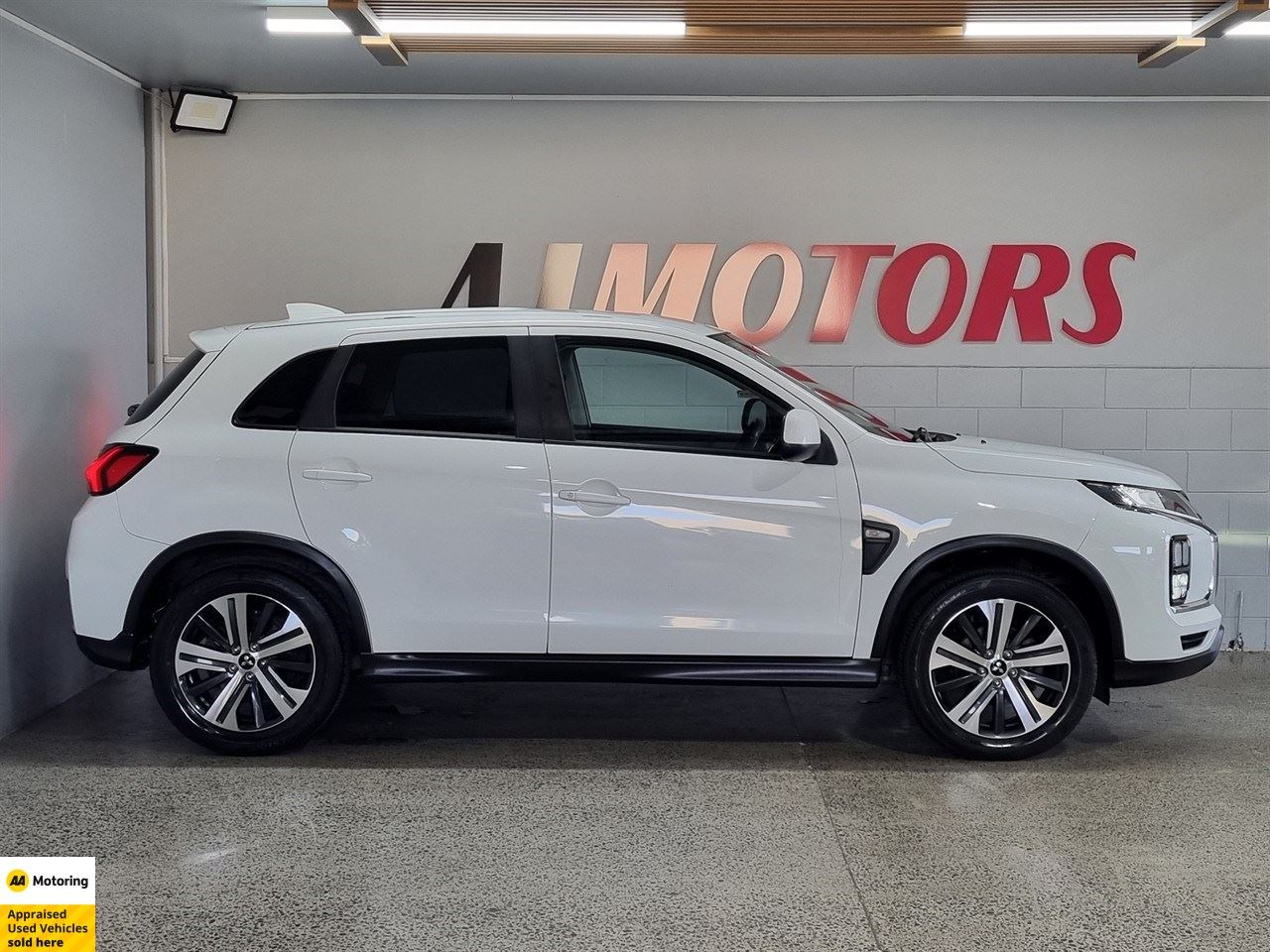 Vehicle image 5